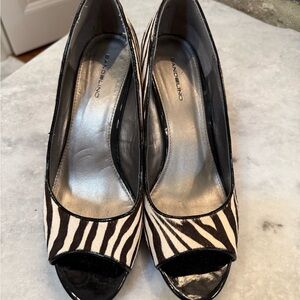 Bandolino Black and White Zebra Peep-Toe size 10 wedges